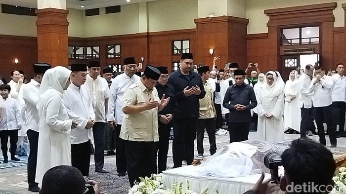 Dari TMII ke Penyiksaan: Prabowo Melayat Jenazah Eddie Nalapraya, Menyentuh Luka Sejarah