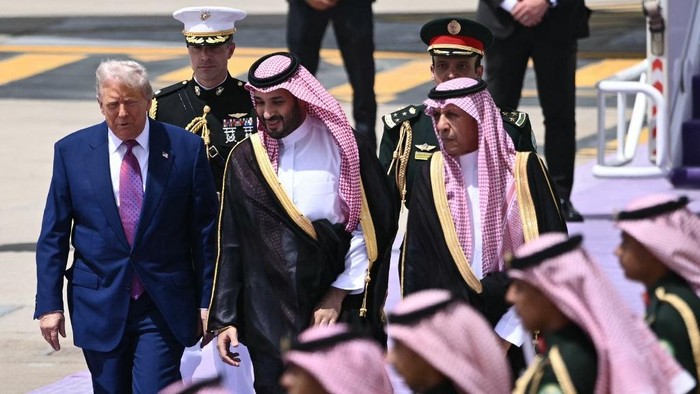 Trump Datang ke Arab Saudi, Diterimalangsung oleh Pangeran Mohammed bin Salman dalam Pertemuan yang Mengguncangkan Dunia