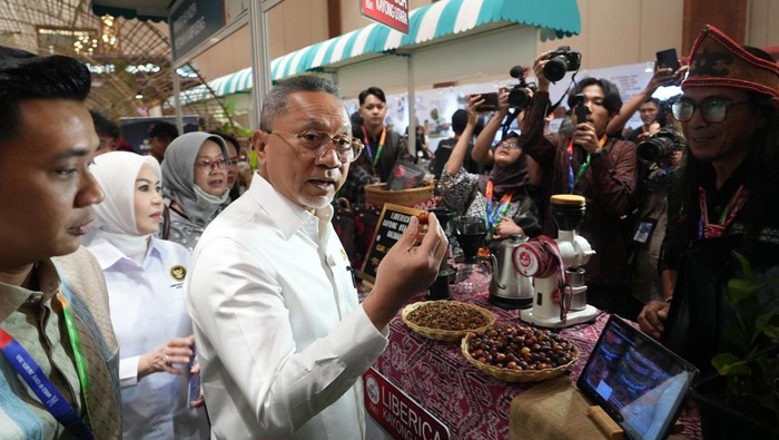 **Menko Zulhas: Pemerintah Dorong Produksi Kopi hingga Cokelat untuk Peningkatan Ekonomi Rakyat**
