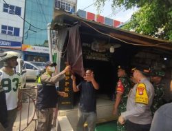 Petugas Gabungan Tancapkan Jarum Keadilan di Tambora, Copot Atribut Ormas yang Diperkirakan Memicu Konflik Sosial