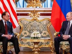 PM Anwar Ibrahim Ajak Perdamaian, Bicarakan Jatuhnya MH17 dengan Putin