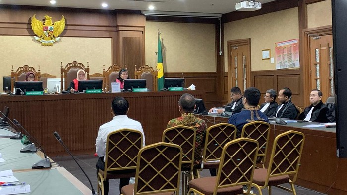 **Sidang Tuntutan 3 Terdakwa Kasus Korupsi APD COVID Rp 319 M Digelar Hari Ini: Babak Baru dalam Peradilan**