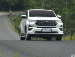 **Kijang Innova Zenix Hybrid: Konsumsi BBM yang Mencengangkan!**