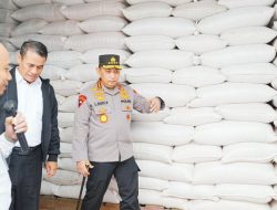 **Kapolri-Mentan Tinjau Gudang Bulog Tanete: Pastikan Kualitas Pangan dan Siap Jaga Stok**