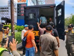 “Penertiban Atribut Ormas di Jakbar: 10 Jukir Liar Ditangkap, Tren Kekerasan Meningkat?”