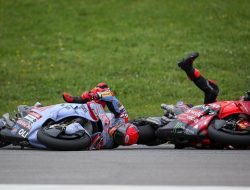 “Cerita Dokter MotoGP Dibuat Nangis saat Tangani Pebalap Cedera: Profil Dr. Ángel Charte dan Peranannya dalam Keselamatan Pemandu”