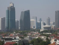 “Polemik Ekonomi Global: DPR Ungkap Kunci Strategi di 2025”