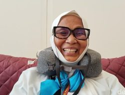 “Suami-Istri Sumbar Capai Mimpi 13 Tahun, Naik Haji Bersama”