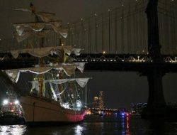 Kapal Meksiko Tabrak Jembatan Brooklyn, 22 Luka: Krisis Keamanan di Laut!