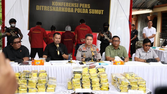 **Polda Sumut Gagalkan Pengiriman Besar 100 Kg Sabu, Tangkap Pasutri Kurir di Pelabuhan Merak**