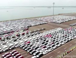 “Penjualan Mobil Dalam Negeri Nyungsep, Ekspor Ikut Tiarap: Apakah Ini Tanda Akhir Zaman untuk Otomotif?”