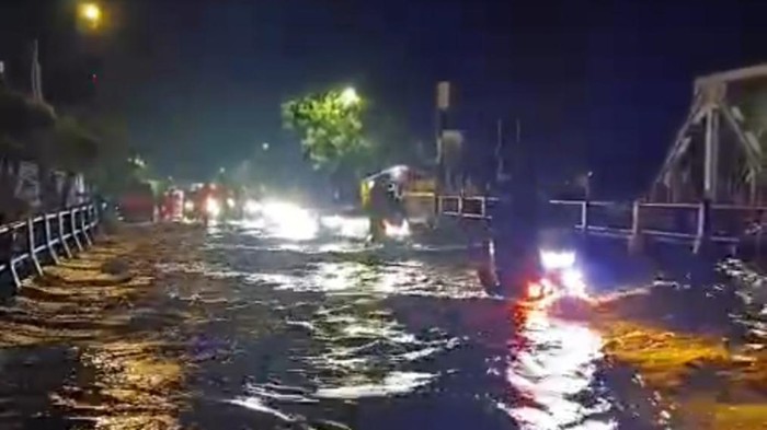 Banjir Bandang Tolak Pantura Pasuruan, Lalin Terpaksa Divalansi!