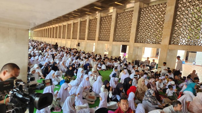 **2.000 Anak Yatim Nikmati Makan Bergizi dari Sapi Kurban Prabowo-Gibran di Istiqlal**