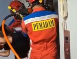 Wanita Ini Aneh, Terjebak Sendirian di Lift! Damkar Evakuasi di Jakut.