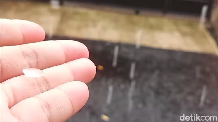 Heboh Hujan Es Terjadi di Depok, Fenomena Langka yang Memukau Warga!