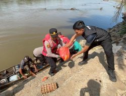 Polres Rokan Hulu Gelar Pelayanan Kesehatan di Pinggir Sungai Batang Lubuh Rohul dalam Program ‘Jalur’