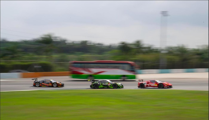 Sensasi Mengitari Sirkuit Sepang Dengan SuperGT: Kecepatan Dan Gairah Yang Membakar