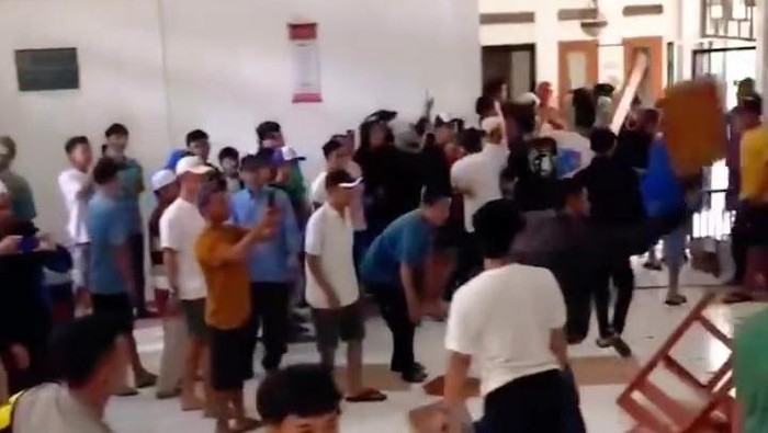 Warga Sukabumi Viralkan Ibadah Dibubarkan, Bangunan Hancur dalam Sekejap