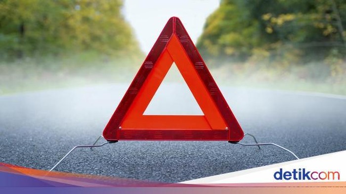 **Bus Terbalik di Tol Purbaleunyi: Peziarah Bandung Selamat dari Kecelakaan Mengerikan**