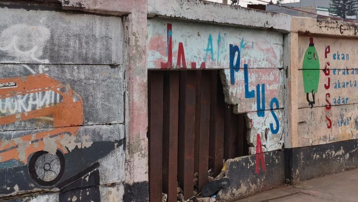 Polisi Turun Tangan, Tangkap Pembobol Tembok Rel Jatinegara, Usut Prostitusi