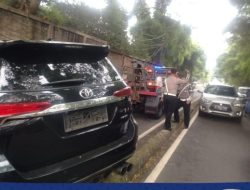 “Mobil Kecelakaan di Patal Senayan, Pengendara Diimbau Hati-hati Melintas: Waspadalah di Jalan!”
