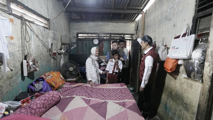 Mensos hingga Seskab Tinjau Calon Siswa Sekolah Rakyat di Jakarta - Update 1