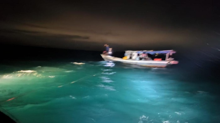 Kapal Pencari Ikan Nyaris Tenggelam di Pulau Panggang, 7 Nelayan Selamat dari Bencana
