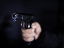 Pria ‘Ring Satu’ Ancam Warga Depok, Pamer Pistol di Pinggang!