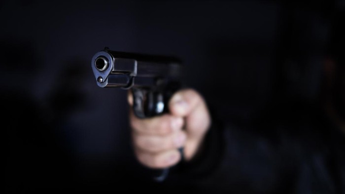 Pria 'Ring Satu' Ancam Warga Depok, Pamer Pistol di Pinggang!