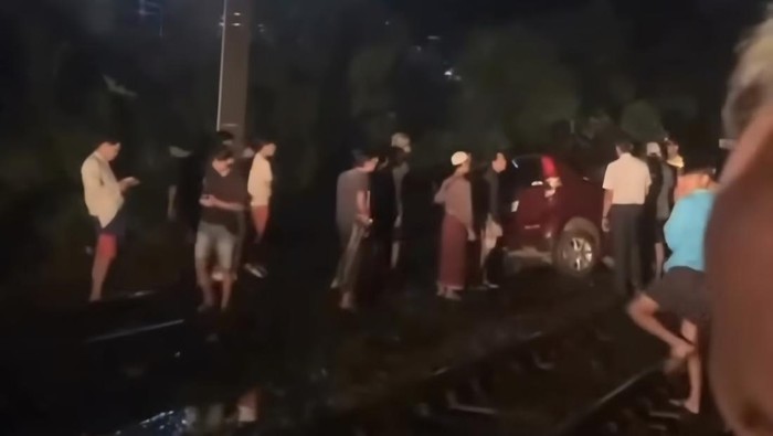 Mobil Tertabrak KA di Bogor: Insiden Menyedihkan Akibat Mesin Mati saat Melintasi Rel