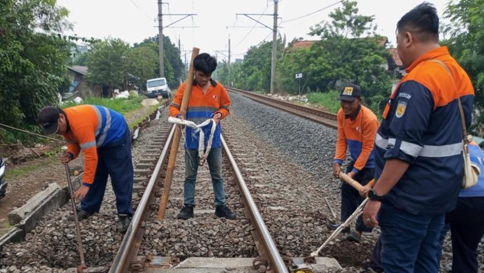 Bocah Viral Laporkan Rel KA Bermasalah di Bogor, Ini Respons KAI yang Mengejutkan!