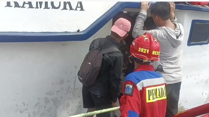 Baling-baling Kapal Tersangkut di Pulau Panggang, 99 Penumpang Selamat dari Kebakaran yang Menyita Perhatian