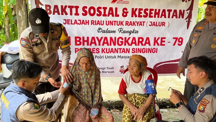 Polda Riau Ajangkan Program 'Jalur' untuk Lansia Kuansing: Perhatian Kesehatan yang Tepat Waktu!