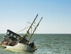 Kapal Migran Tenggelam di Laut Italia, 1 Tewas dan 78 Selamat dalam Operasi Penyelamatan