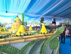 “Prabowo Potong Tumpeng Hari Bhayangkara, Berikan Penghargaan ke Polisi Berprestasi”