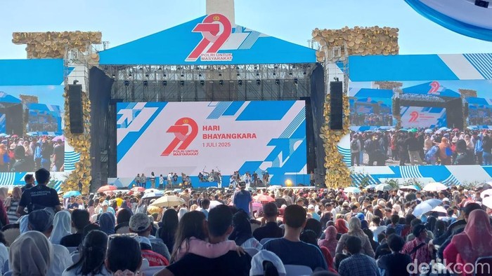 Antusias Masyarakat Nonton Hiburan Hari Bhayangkara ke-79 di Monas: Suksesnya Perayaan Puncak di Ikon Jakarta