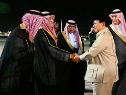 Prabowo Tiba di Bandara Jeddah, Terima Upacara Kehormatan dari Raja Arab Saudi