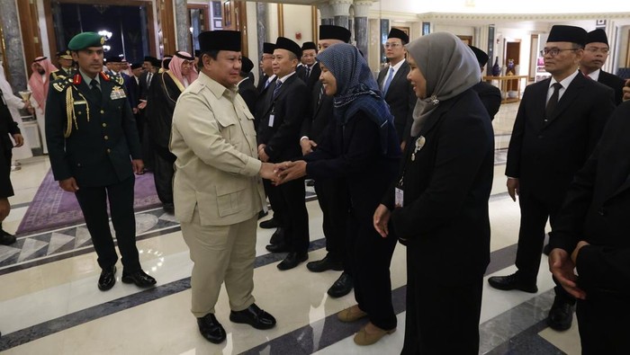 Antusiasme Siswa dan Diaspora Indonesia Sambut Prabowo di Jeddah: Suatu Pesta Patriotisme