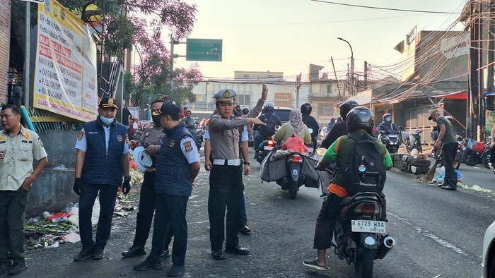 Uji Coba Satu Arah Jl H Usman Ciputat Pagi Ini, Begini Kondisi Lalinnya yang Membuat Warga Kecele!
