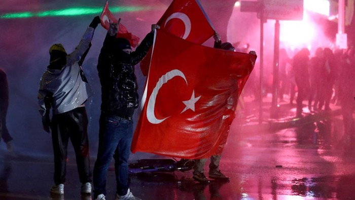 10.000 Orang Demo di Istanbul, Protes Penahanan Wali Kota Rival Erdogan