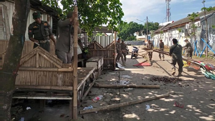 Satpol PP Bongkar Lapak PKL hingga Posko Ojol di Depok - Update 1