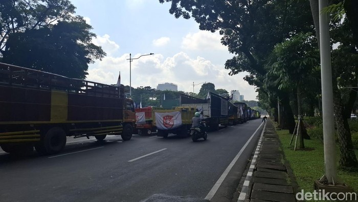 Polisi Amankan 6 Orang Saat Demo Sopir Truk di Jakpus - Update 1