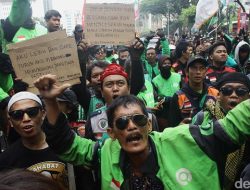 “Dari Ojol ke Istana: 5 Tuntutan yang Gegerkan Dunia Otomotif!”