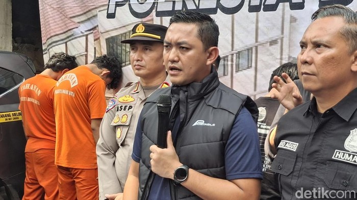 Polisi Berhadapan dengan Pencuri Pikap di Bogor, Mobil Terseret saat Tangkap Komplotan!