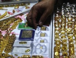 **Polisi Profiling 2 Wanita Diduga Curi Perhiasan di Toko Emas Bogor: Kasus Viral Diteruskan**