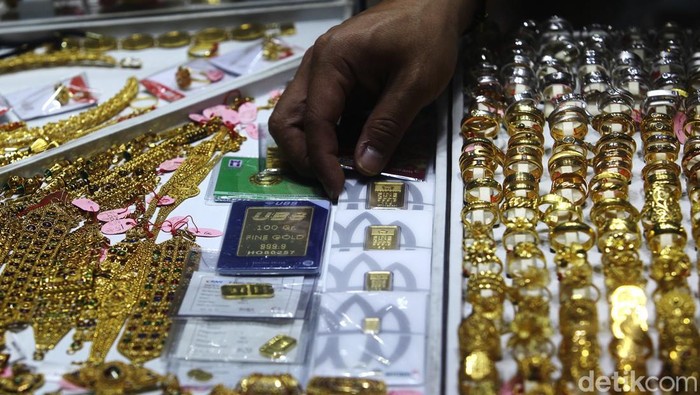 **Polisi Profiling 2 Wanita Diduga Curi Perhiasan di Toko Emas Bogor: Kasus Viral Diteruskan**