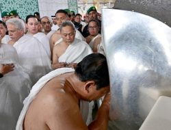 Prabowo Masuk Ka’bah, Cium Hajar Aswad, dan Peristiwa Masa Lalu yang Mengejutkan saat Umrah