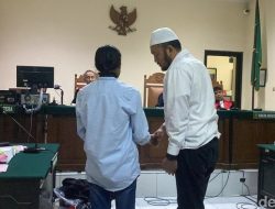 Viral! Pria Hadang Saksi di Sidang Gamma, Ditembak Robig, Ini Sosoknya yang Mempertontonkan
