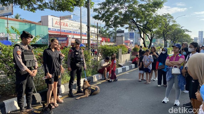 **Anjing K9 Jadi Bintang Selfie di CFD Depok, Lihat Reaksi Warga!**