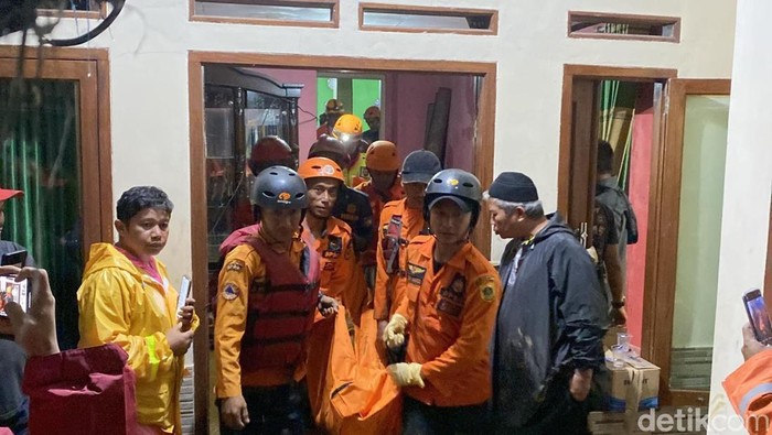 **Tragedi Longsor di Bogor: 6 Orang Tertimbun, 1 Meninggal, 2 Hilang Misterius**